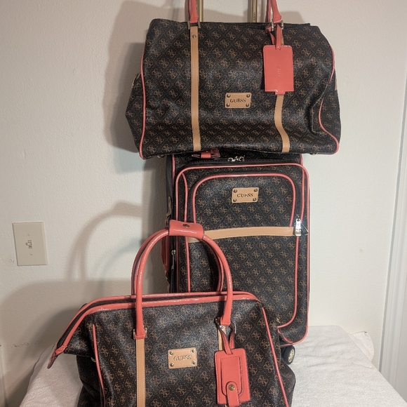 3pc Vintage Guess Luggage Set - Picture 2 of 8